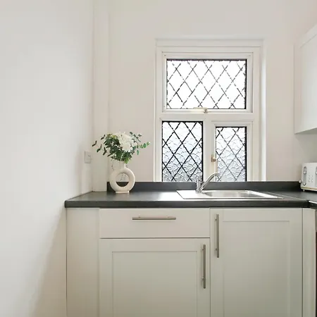 In Woodhouse, Leeds,free 4 Car Parking,free Wifi Leeds (West Yorkshire)