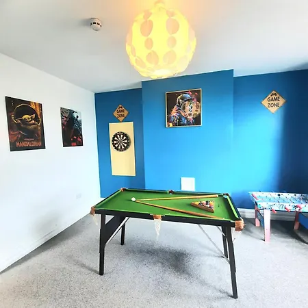 Holiday home In Woodhouse, Leeds,free 4 Car Parking,free Wifi *