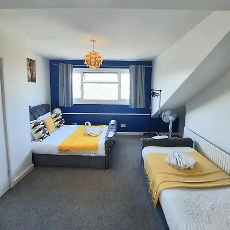 In Woodhouse, Leeds,free 4 Car Parking,free Wifi * Leeds (West Yorkshire)