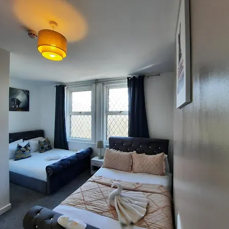 Holiday home In Woodhouse, Leeds,free 4 Car Parking,free Wifi Leeds (West Yorkshire)