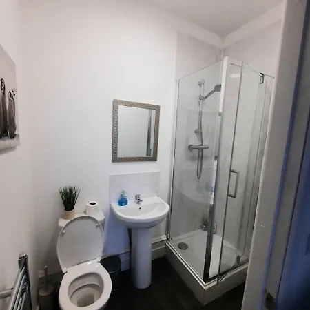 In Woodhouse, Leeds,free 4 Car Parking,free Wifi *