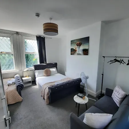 In Woodhouse, Leeds,free 4 Car Parking,free Wifi Leeds (West Yorkshire)