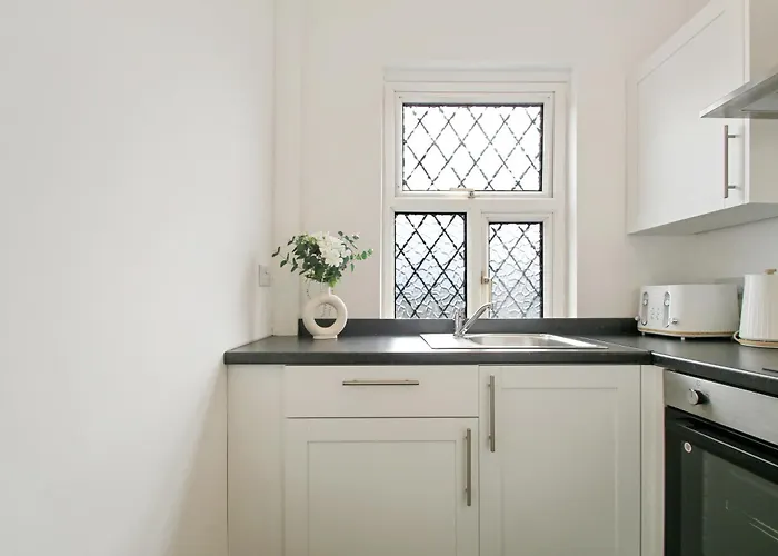 In Woodhouse, Leeds,free 4 Car Parking,free Wifi Leeds (West Yorkshire)