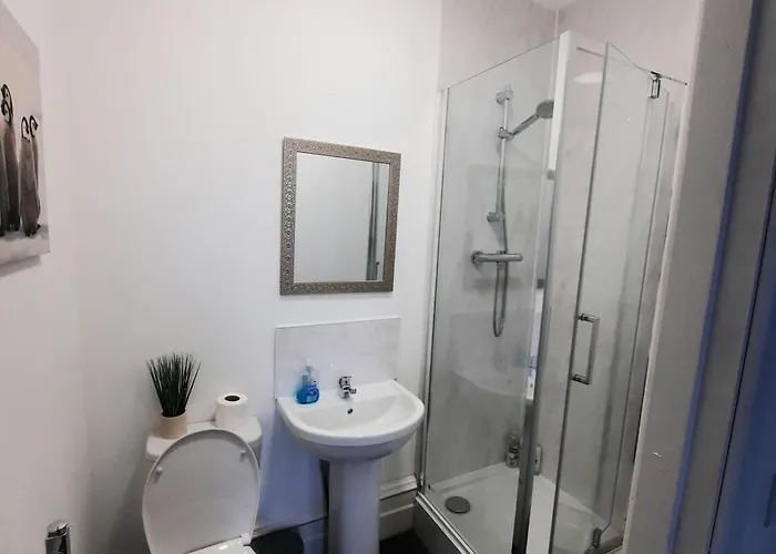 In Woodhouse, Leeds,free 4 Car Parking,free Wifi *