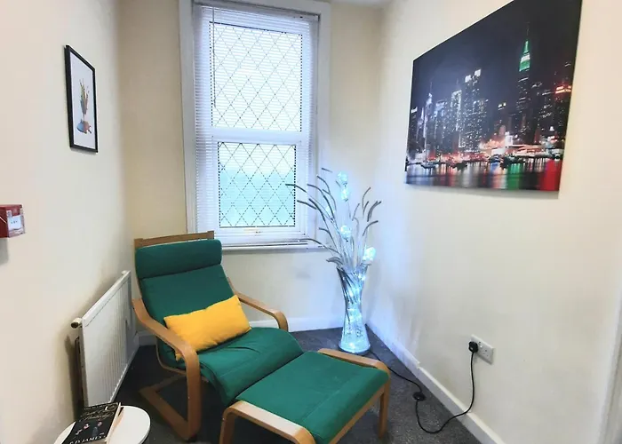 In Woodhouse, Leeds,free 4 Car Parking,free Wifi Holiday home *