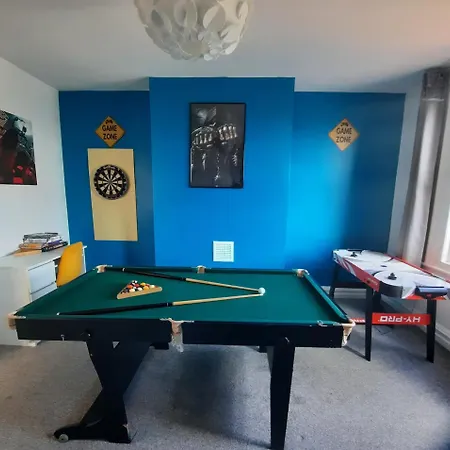 In Woodhouse, Leeds,free 4 Car Parking,free Wifi * Leeds (West Yorkshire)