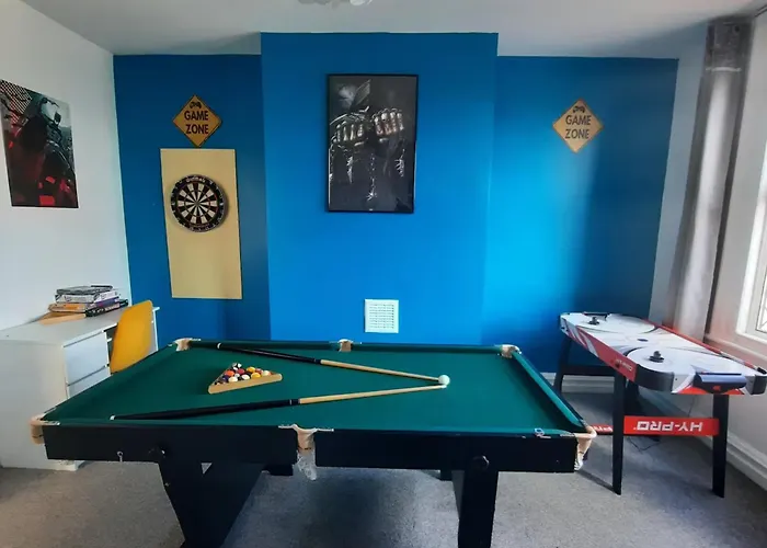 In Woodhouse, Leeds,free 4 Car Parking,free Wifi * Leeds (West Yorkshire)