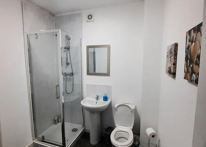 In Woodhouse, Leeds,free 4 Car Parking,free Wifi *